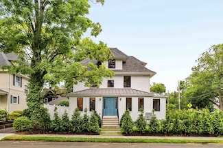 24 Hampden St, Wellesley, MA 02482