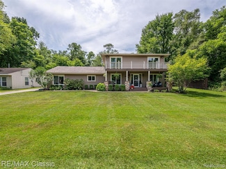 14049 Edgewater Dr, Gregory, MI 48137