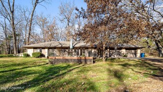 8325 Tanner Bridge Rd, Jefferson City, MO 65101