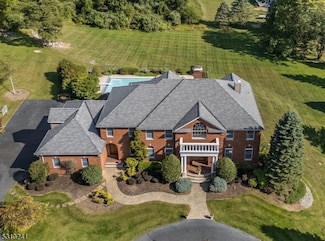 4 Hook Mountain Dr, Annandale, NJ 08801