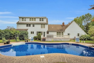 204 Houghtons Mill Rd, Lunenburg, MA 01462
