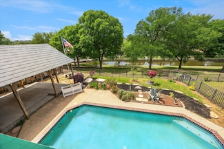 845 Canyon Crest Dr, Irving, TX 75063
