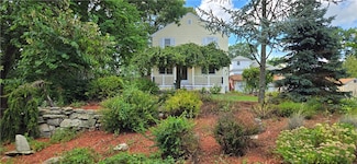 24 Arthur Ave, Woonsocket, RI 02895