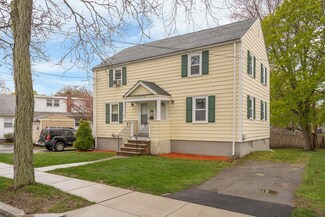 8 Jefferson Rd, Wakefield, MA 01880