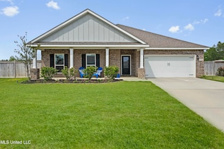 1020 Gannet Ln, Ocean Springs, MS 39564