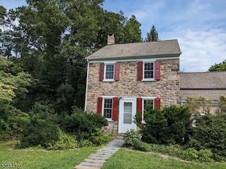 14 Sandbrook Headquarters Rd, Stockton, NJ 08559