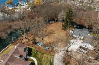 4339 Bluebird Dr, Commerce Township, MI 48382