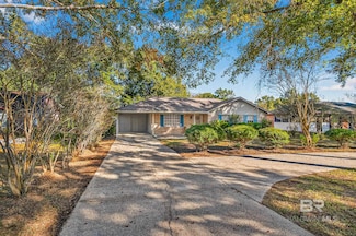 715 E Verbena Ave, Foley, AL 36535