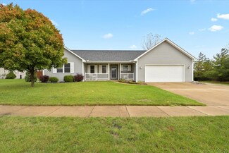 1202 Edgeview Dr, Mahomet, IL 61853