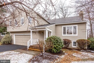 13 Rutledge Ct, Sterling, VA 20165