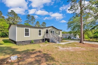 225 Oaktree Dr, Raeford, NC 28376