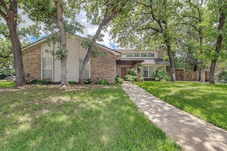 5800 Thoreau Ln, Arlington, TX 76016