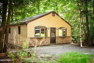 99 Bruin Rd, Lake Ariel, PA 18436