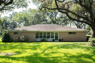 3415 Shadycrest Dr, Pearland, TX 77581
