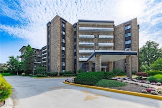 2202 Acacia Park Dr Unit 2710, Cleveland, OH 44124
