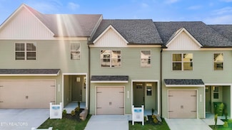 1807 Bennett Village Dr, Maryville, TN 37804