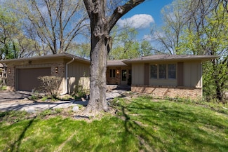 8613 Wood Cliff Cir S, Bloomington, MN 55438