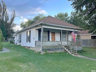 112 Oak St, Cobden, IL 62920