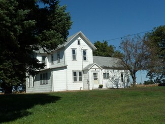 5052 Calkins Ave SW, Wellman, IA 52356