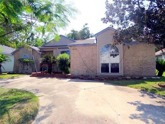 1912 English Colony Dr, La Place, LA 70068