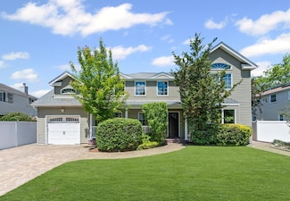 1 Darwin Dr, Merrick, NY 11566