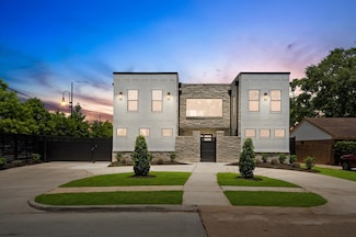 10070 Cedardale Dr, Houston, TX 77055