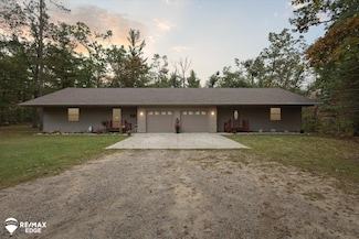 5580 Willoway Rd, Lewiston, MI 49756
