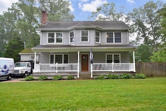 20 Richmond Blvd, Lake Grove, NY 11755