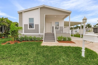 135 Driftwood Ln, Naples, FL 34112