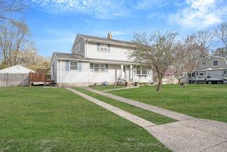 25 Wagner Dr, Coram, NY 11727