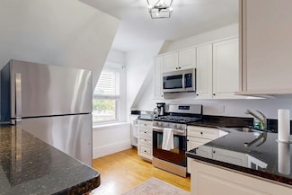 15 Garrison Rd Unit 3, Brookline, MA 02445