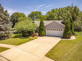 1005 N Canyon Dr, Freeport, IL 61032