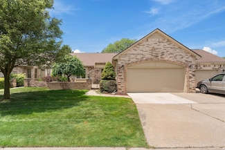 43577 Riverbend Dr N, Clinton Township, MI 48038
