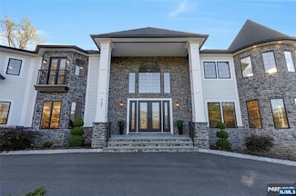 707 Black Hawk Ln, Franklin Lakes, NJ 07417