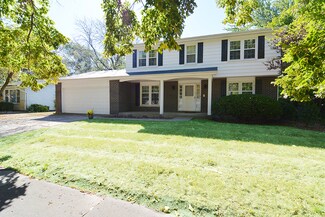 1219 Crestview Dr, Elgin, IL 60123