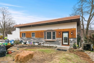 59 Skyline Lake Dr, Ringwood, NJ 07456