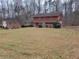 3196 Shaftesbury Ln, Winston Salem, NC 27105
