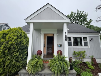 165 Greenfield Dr, Bridgeport, CT 06606