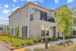 10981 N Honeysuckle Dr, Fresno, CA 93730