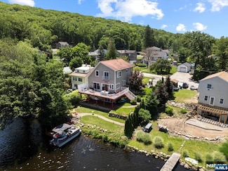 10 Emerson Rd, Hewitt, NJ 07421