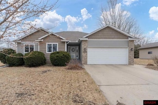 1579 1579 La Mar Dr, North Mankato, MN 56003