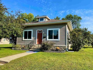1421 E Clark St, Warsaw, IN 46580