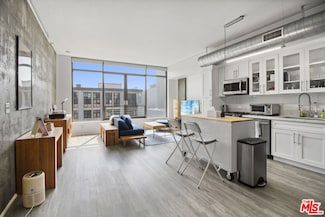 1111 S Grand Ave Unit 813, Los Angeles, CA 90015