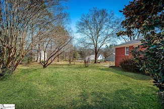 202 Kennedy Dr, Greenville, SC 29605