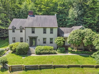 14 Concord Ridge Rd, Newtown, CT 06470