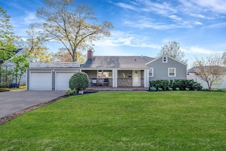 150 Little East Neck Rd S, Babylon, NY 11702