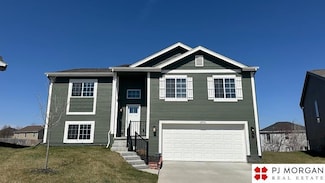 14914 Leeman Cir, Bennington, NE 68007