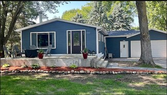 3416 N Shore Dr, Clear Lake, IA 50428