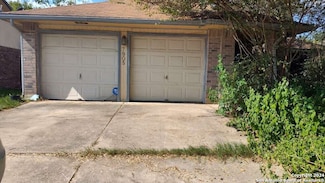 7905 Forest Cabin, Live Oak, TX 78233