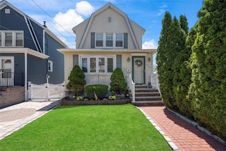 665 Gabriel Ave, Franklin Square, NY 11010